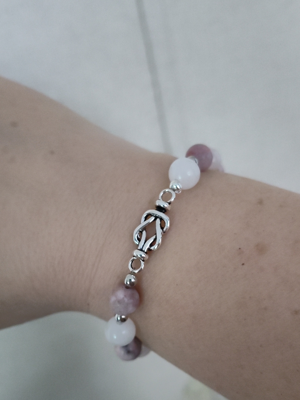 Handcrafted love knot stretch bracelet with quartz and pink howlite